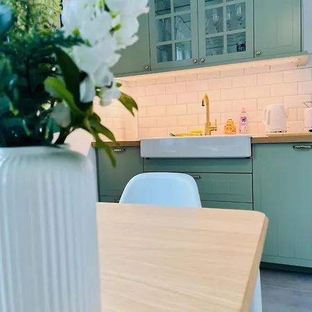 Luxusapartment Im Dichterviertel *garten*parkplatz*wifi* *